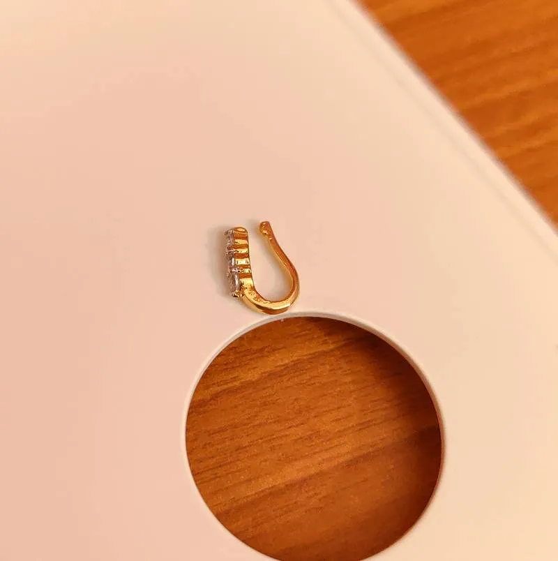 DIAMOND LOOK FINE CZ PRESSABLE NOSE RING