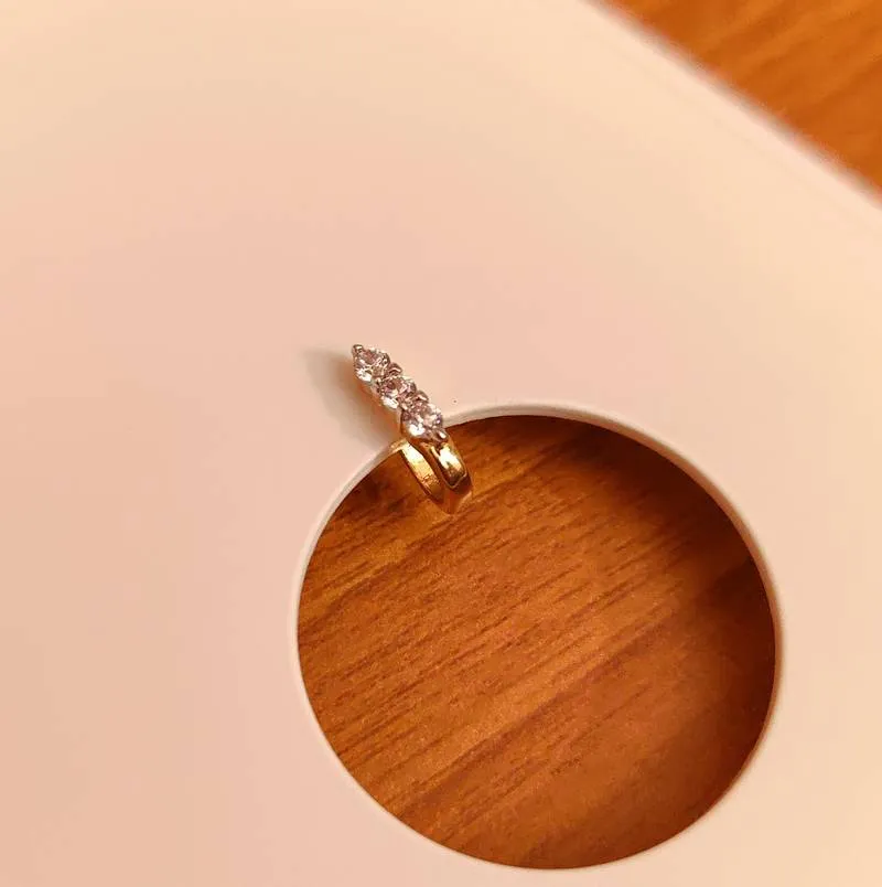 DIAMOND LOOK FINE CZ PRESSABLE NOSE RING