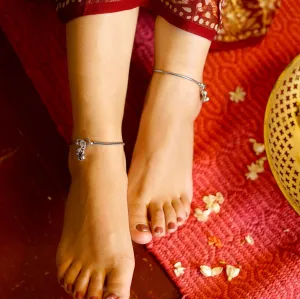 Teejh Single Line Silver Oxidized Ghungroo Anklets
